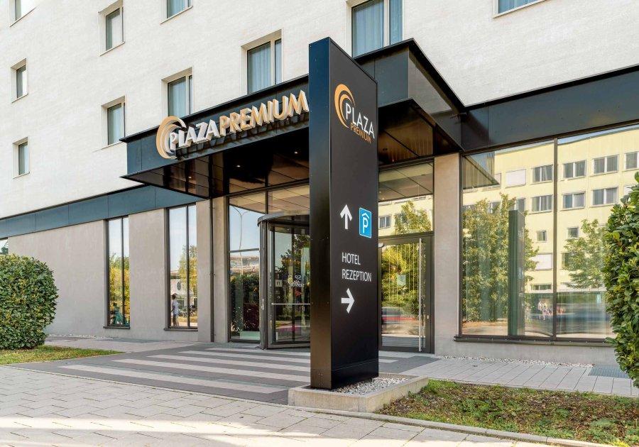 Hotel Plaza Premium 4*